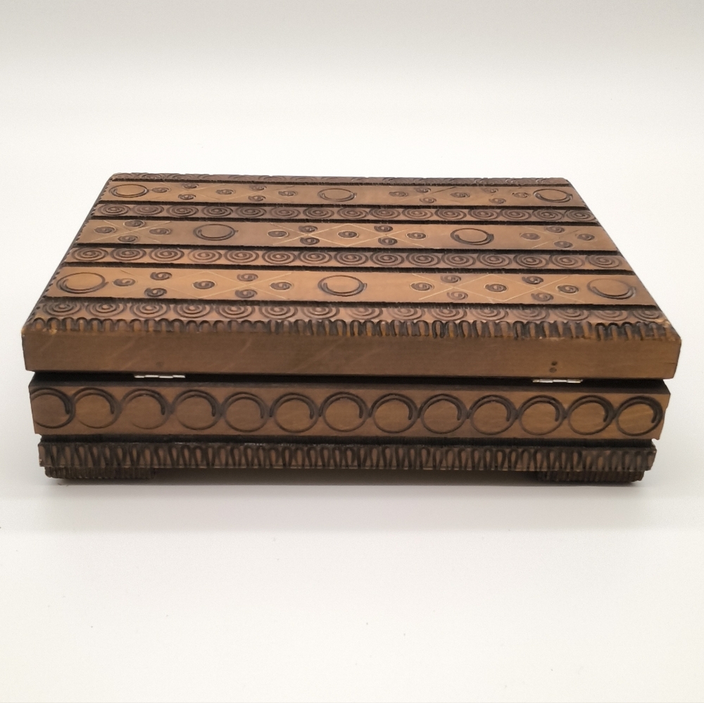 Vintage Polish Folk Art Hand-Carved Linden Wood Trinket Box - Picture 6 of 12